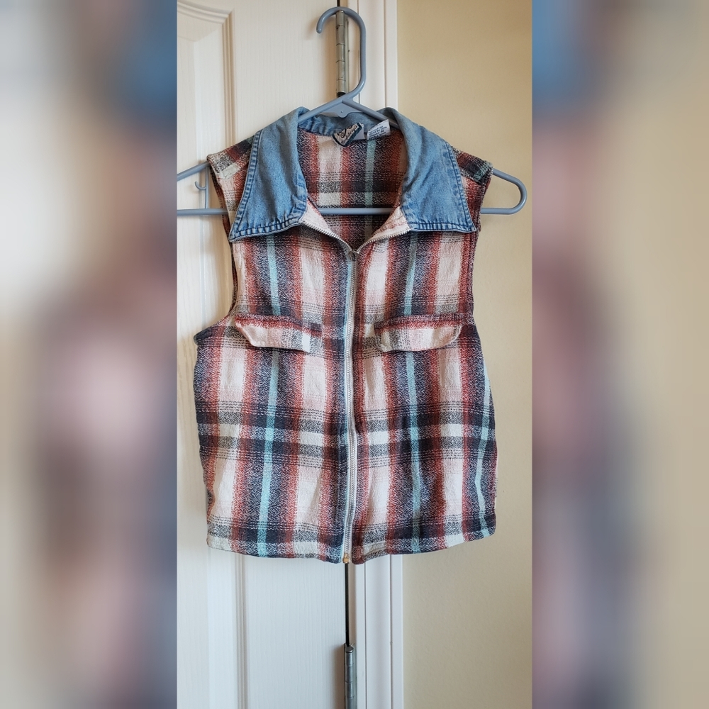 VINTAGE plaid sleeveless vest